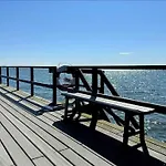 Close To The Sea Bright In Arnager דירה *