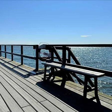 Close To The Sea Bright In Arnager Apartment *